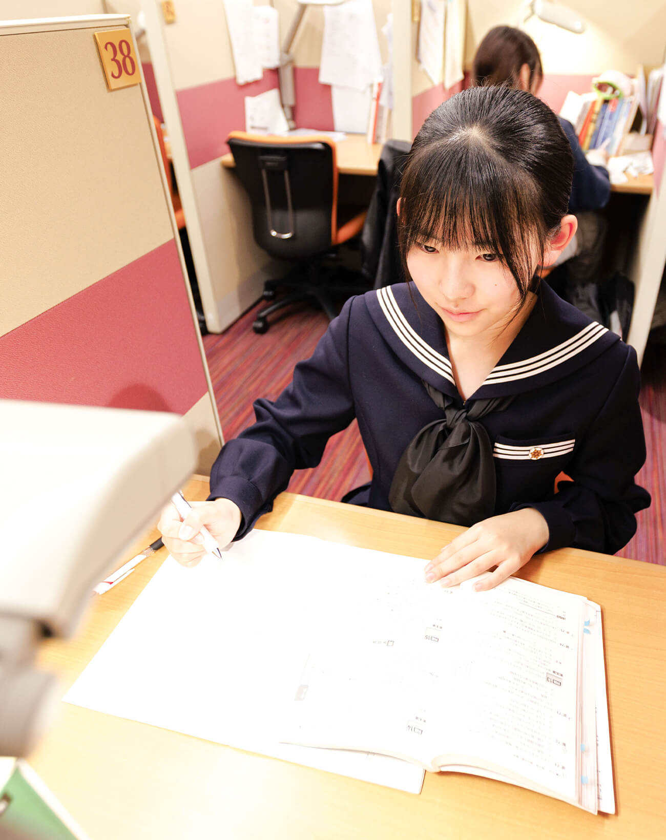 全科目質問ができる、会員制自習室自分専用個別ブース